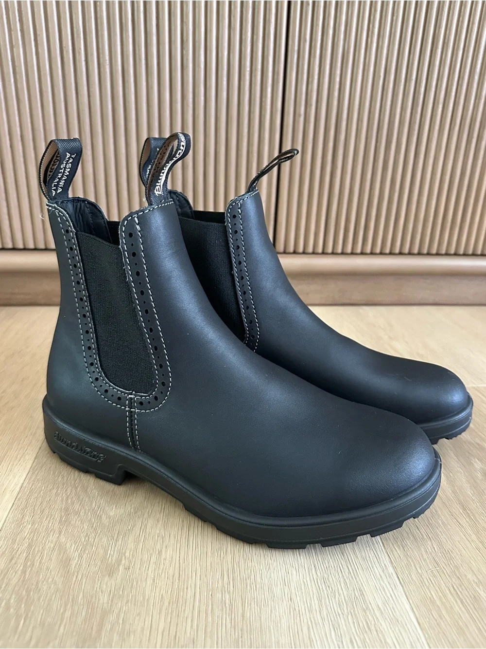 Blundstone 1448 women's high-top Chelsea boots size 7